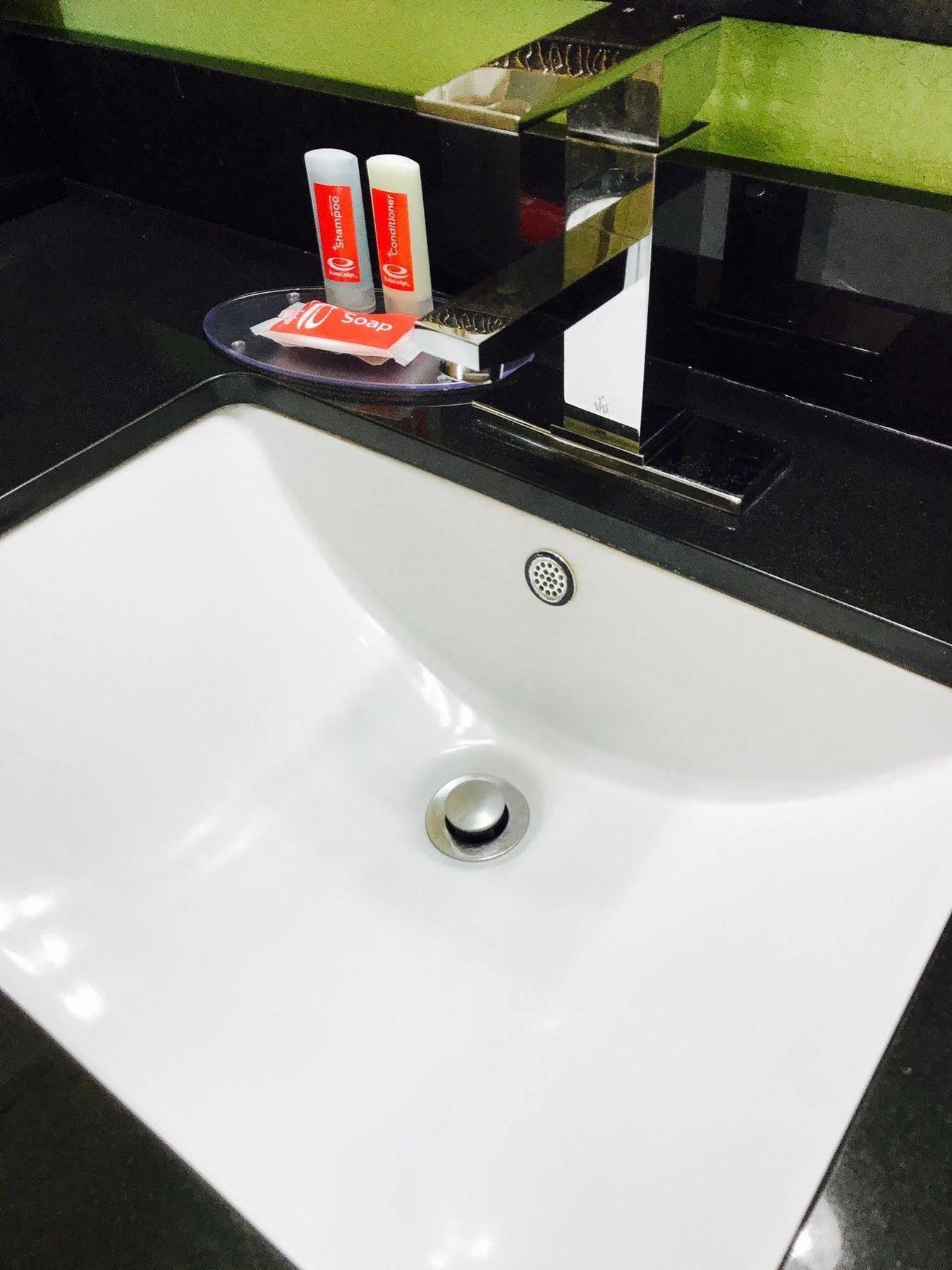 Milan Inn & Suites Dış mekan fotoğraf